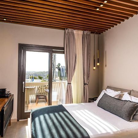Uma Ray Suites Fira  Eksteriør bilde