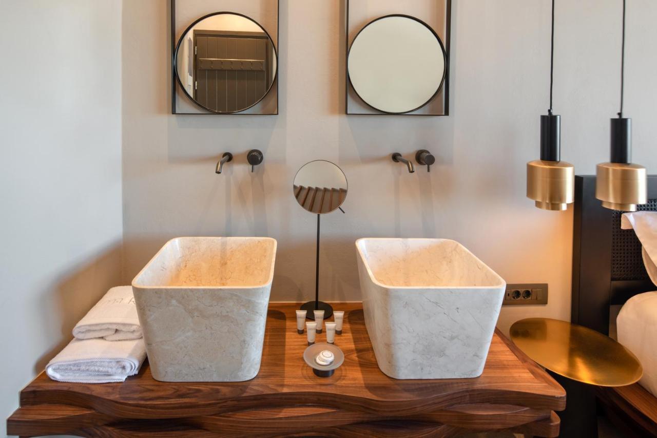 Uma Ray Suites Fira  Eksteriør bilde