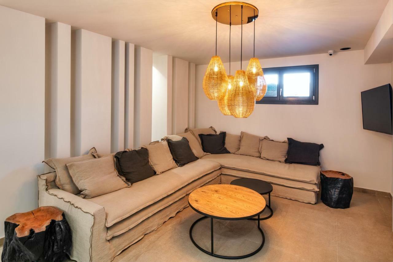 Uma Ray Suites Fira  Eksteriør bilde